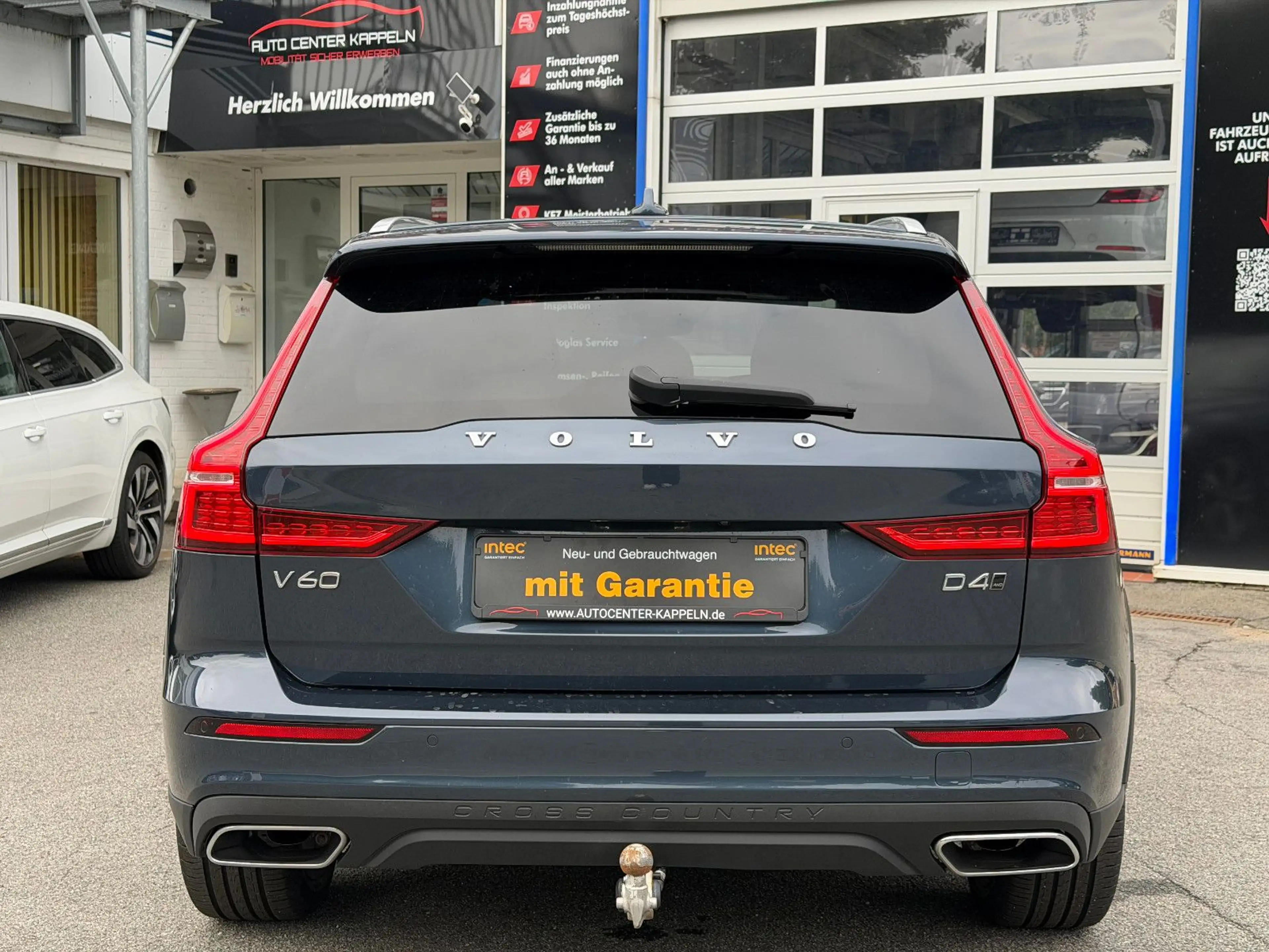 Volvo V60 Cross Country Momentum Pro AWD (MEMORY-H&K) — photo 7