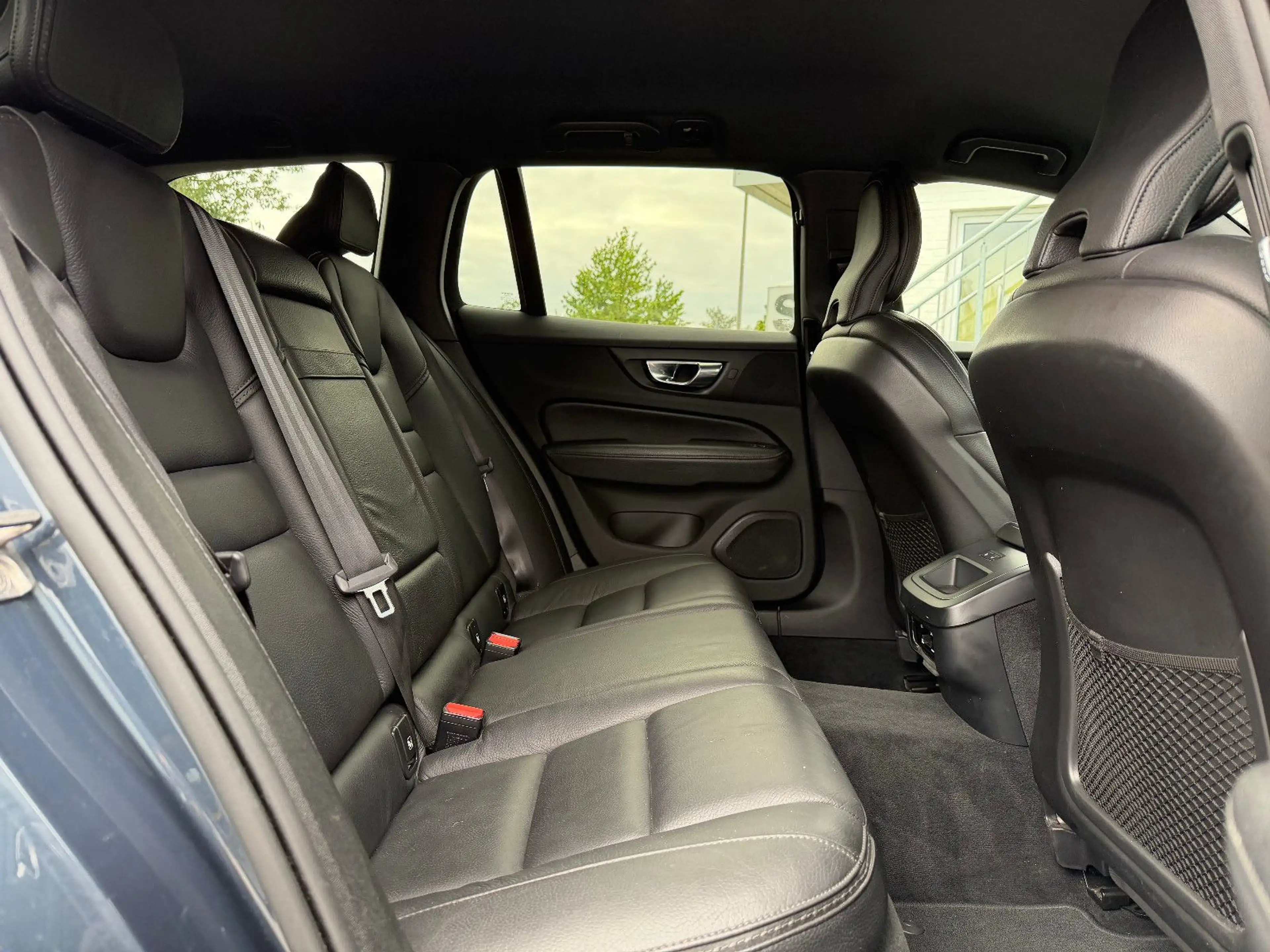 Volvo V60 Cross Country Momentum Pro AWD (MEMORY-H&K) — photo 15