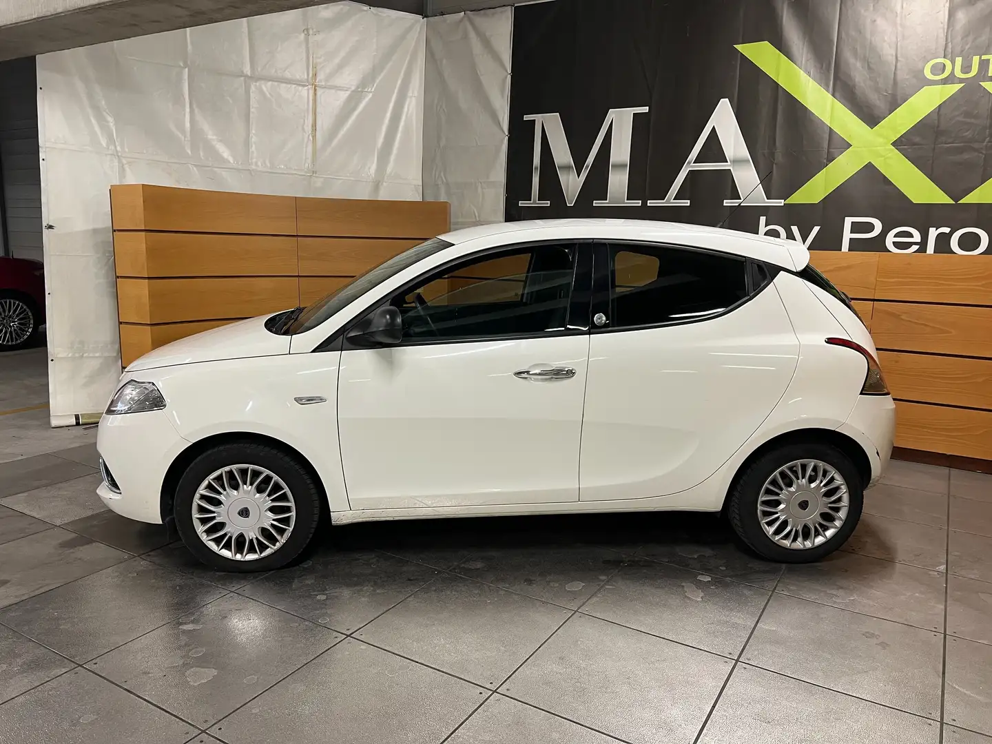 Lancia Ypsilon Ypsilon 1.2 Silver ecochic Gpl 69cv Bianco - 2