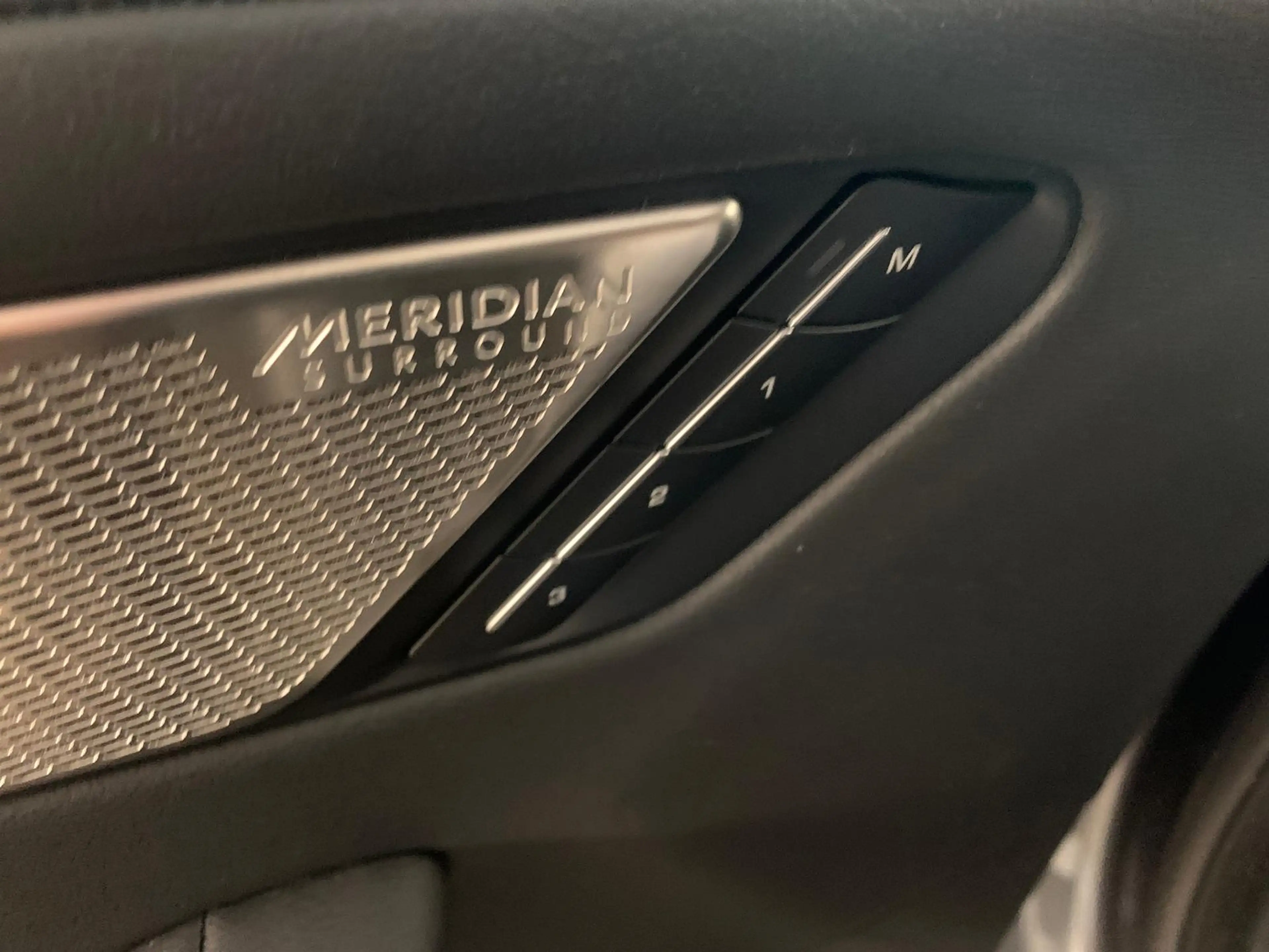 Jaguar I-Pace EV400 BlackPack Pano|Memo|Kam|Keyless|22" — photo 12