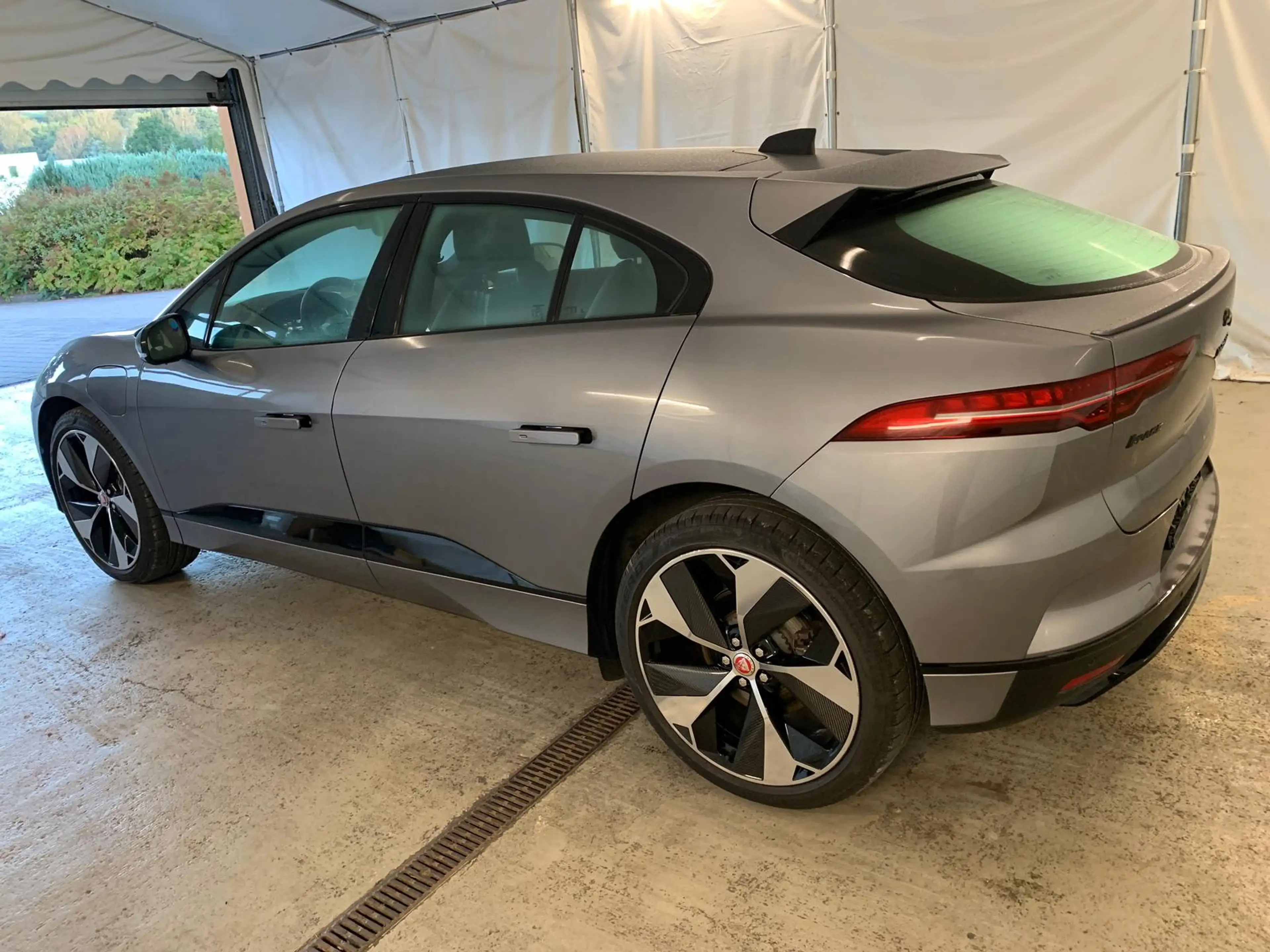 Jaguar I-Pace EV400 BlackPack Pano|Memo|Kam|Keyless|22" — photo 9