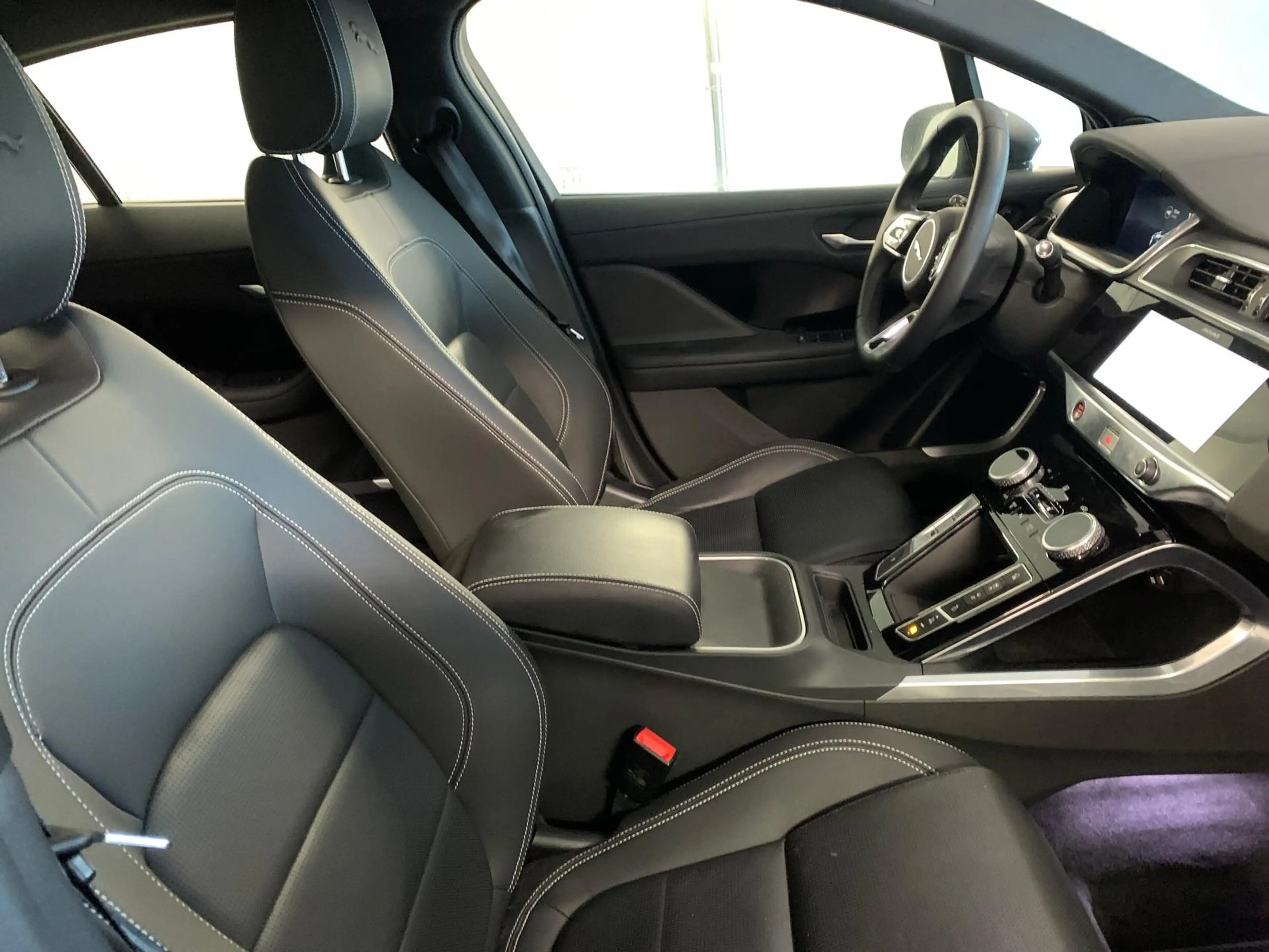 Jaguar I-Pace EV400 BlackPack Pano|Memo|Kam|Keyless|22" — photo 3