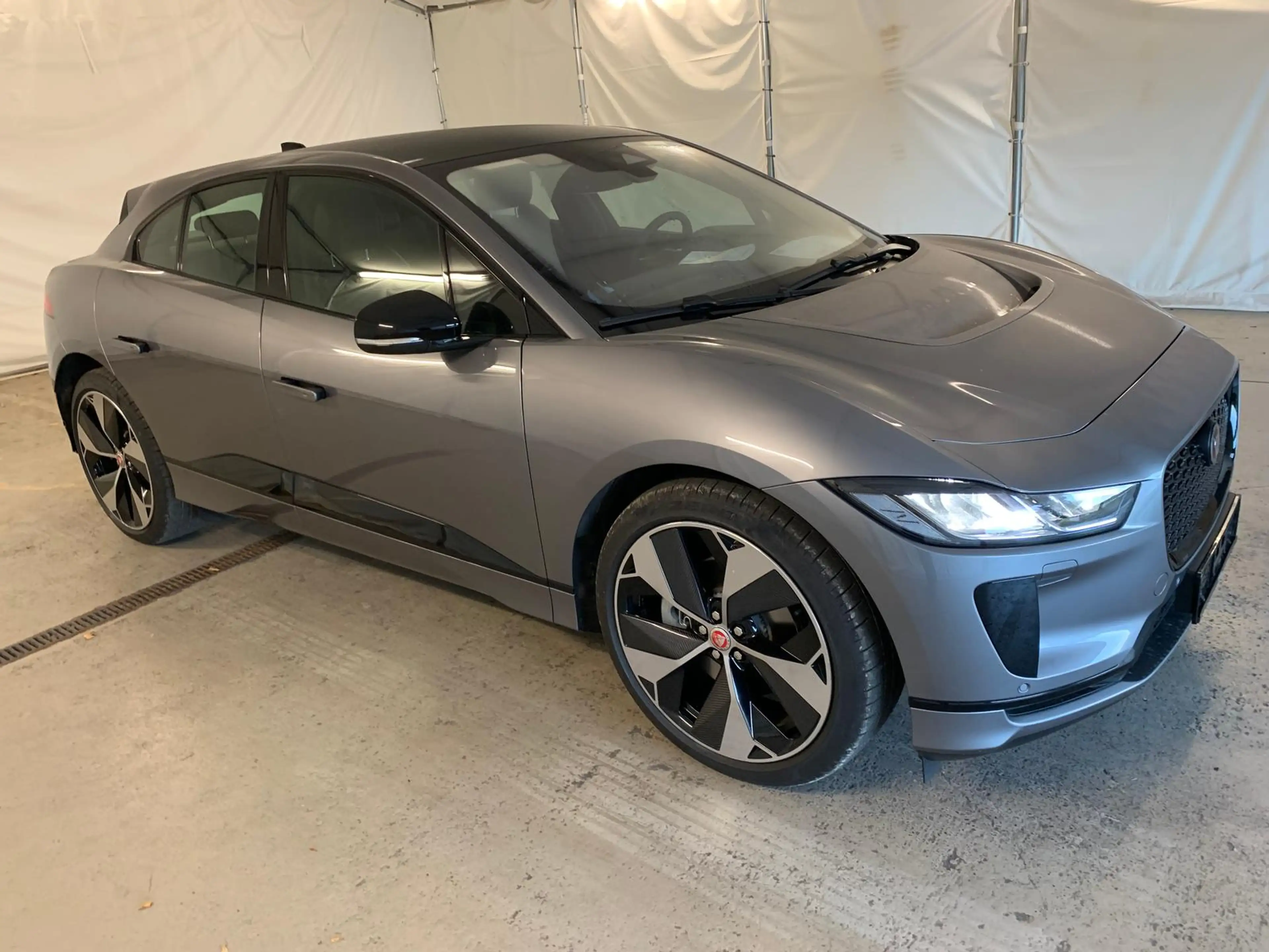 Jaguar I-Pace EV400 BlackPack Pano|Memo|Kam|Keyless|22" — photo 2