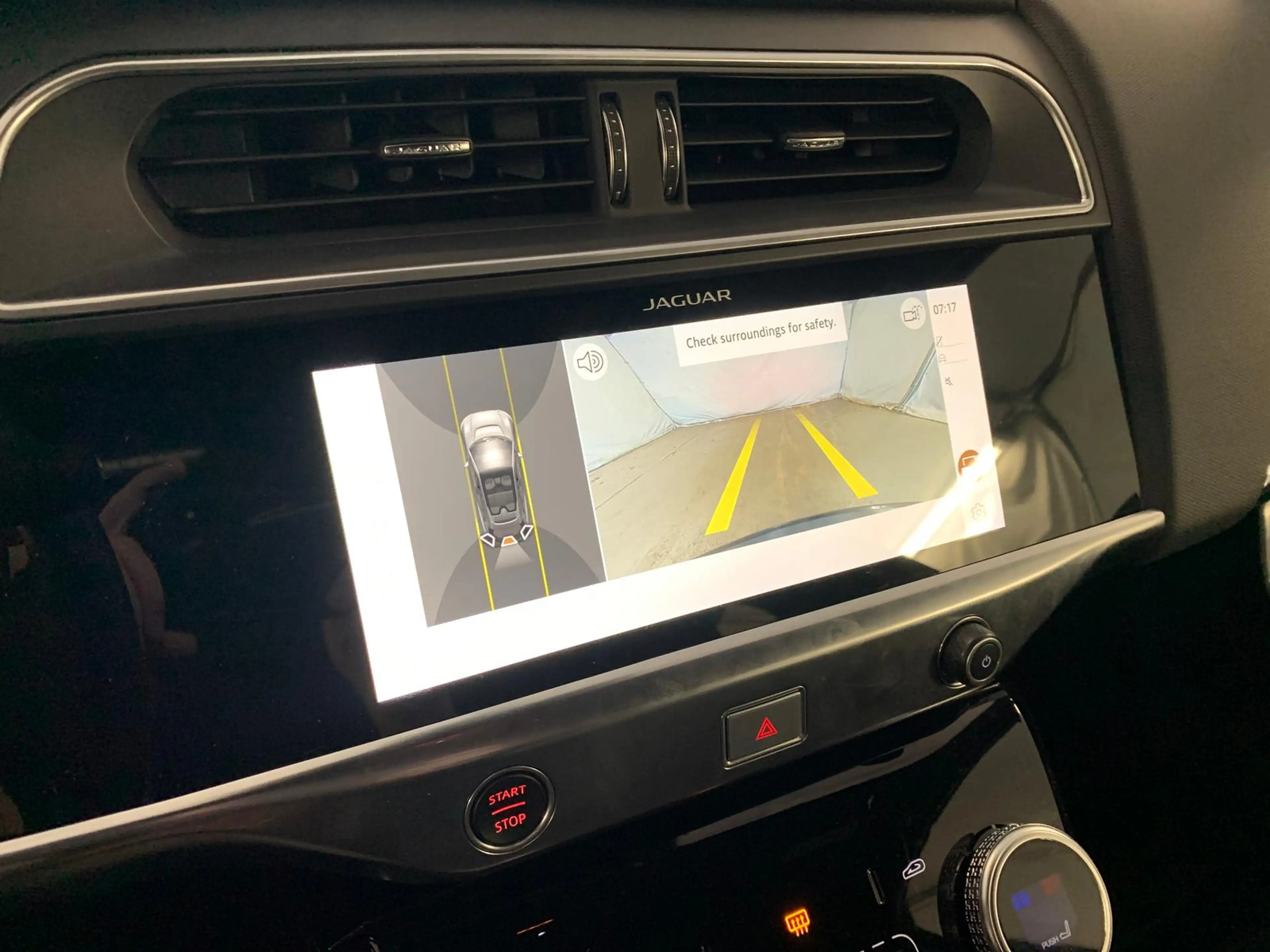 Jaguar I-Pace EV400 BlackPack Pano|Memo|Kam|Keyless|22" — photo 15