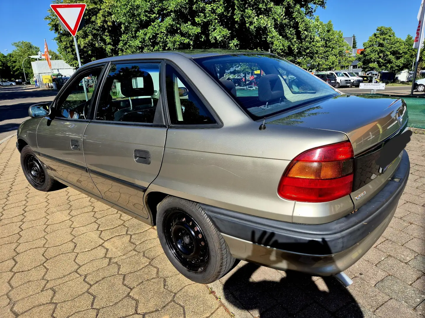 Opel Astra 16V CDX 1HAND ORGINALE KILOMETER 1HD Gold - 1