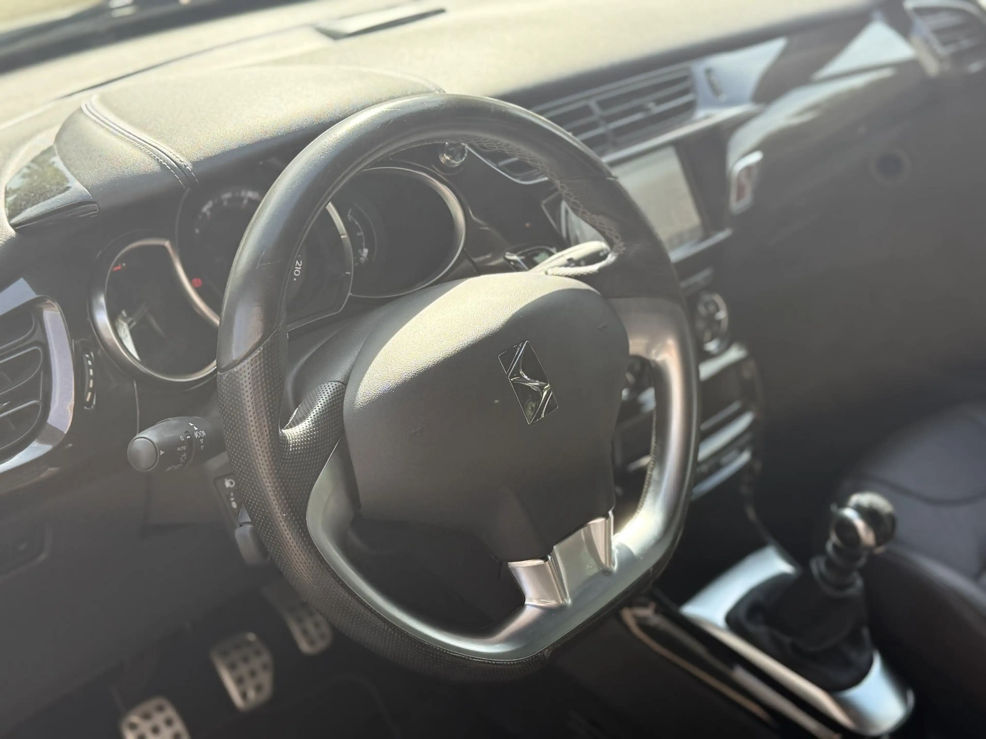 DS Automobiles DS 3 1.2 PureTech Sport Chic l Origineel Nederlands l N — photo 4