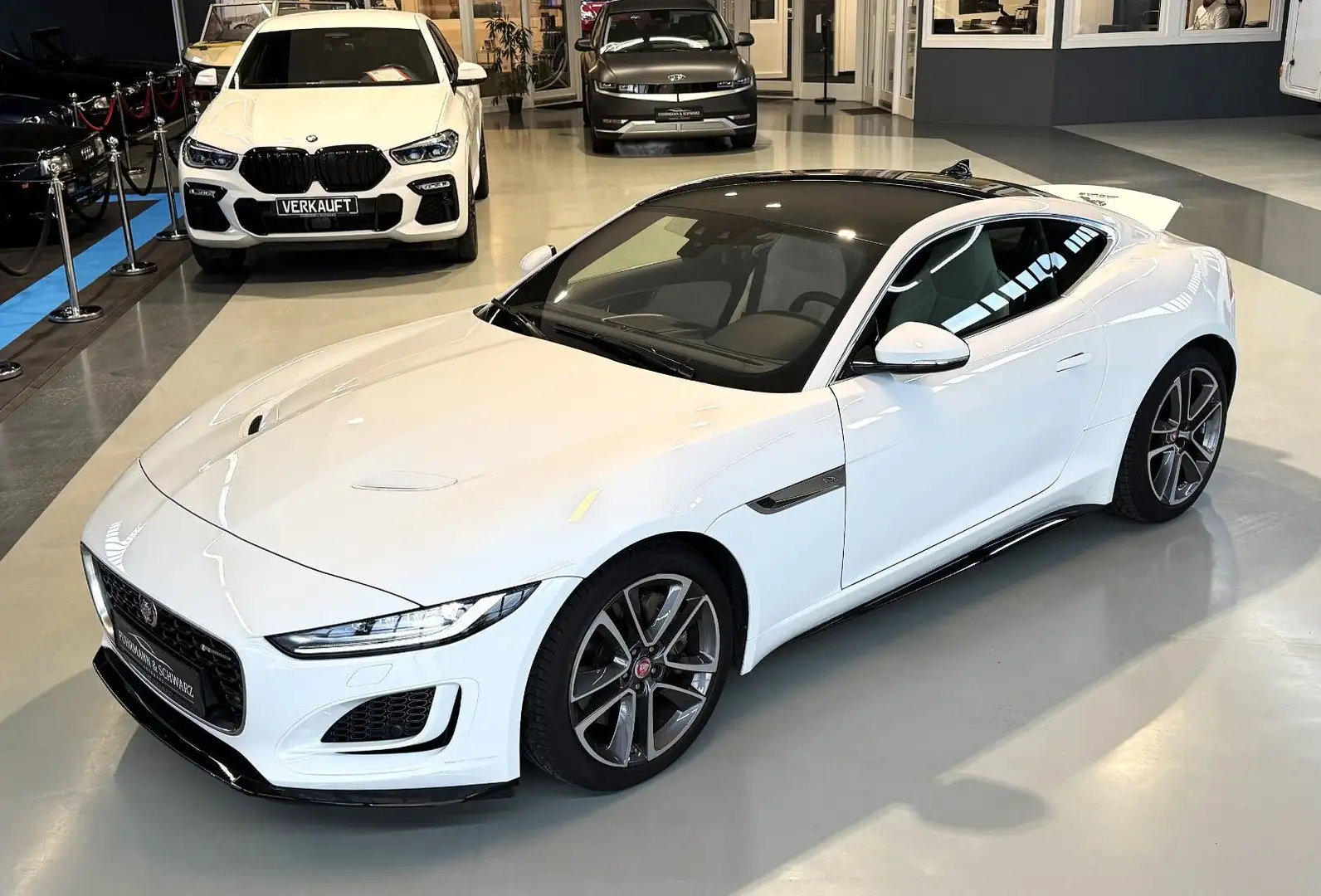 Jaguar F-Type Coupe P300 Aut. R-Dynamic Pano+Navi+LED+ Blanc - 1
