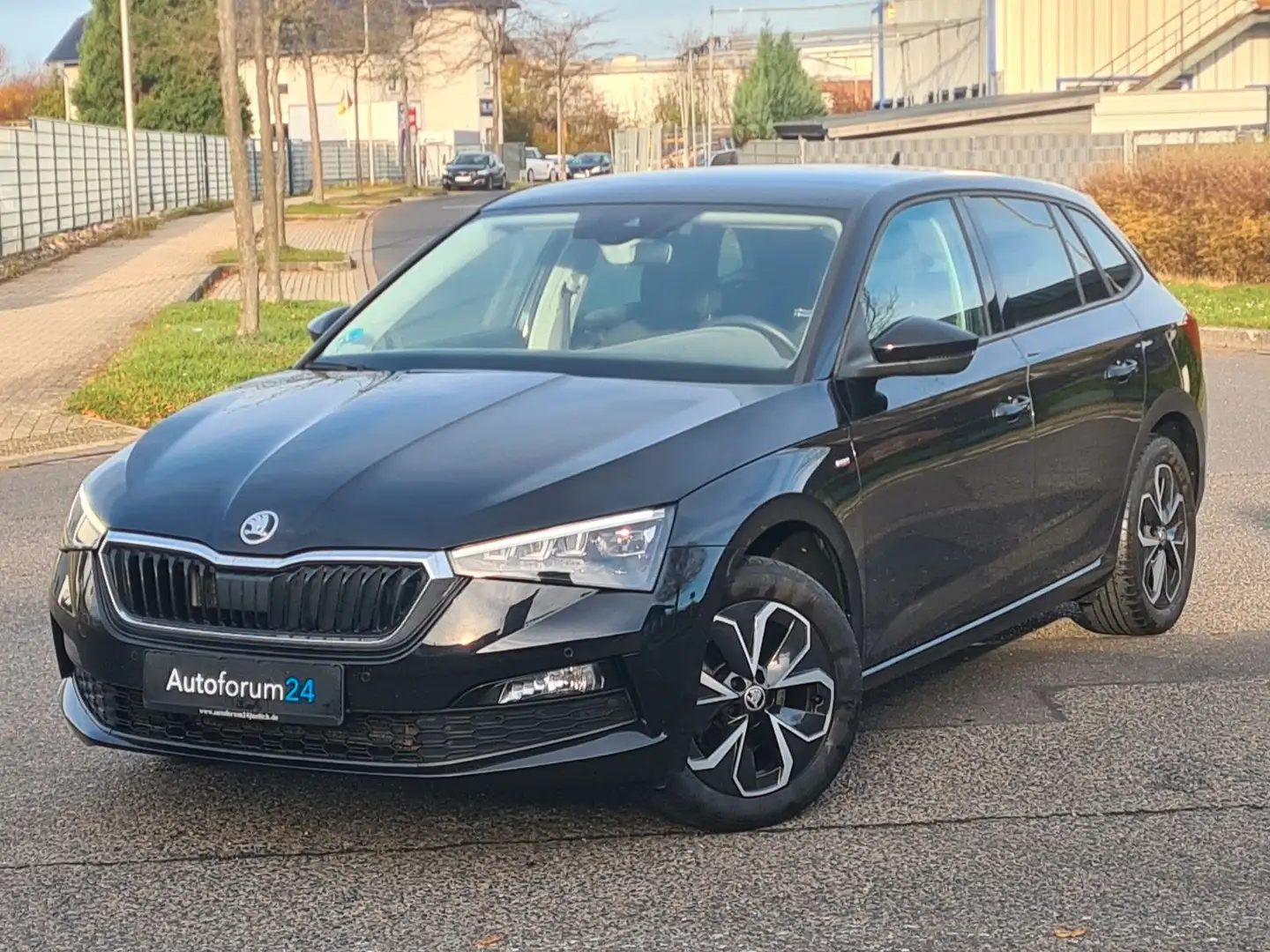 Skoda Scala Drive 125*Autom.*PDC*SHZ*CarPlay* Schwarz - 1