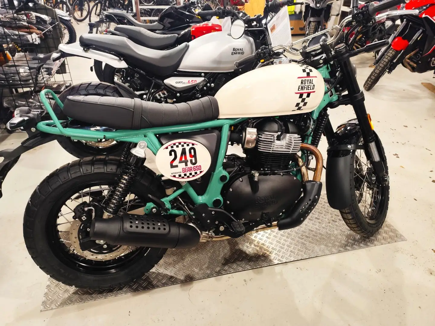 Royal Enfield Bear 650 Two Four Nine 2025 Sofort lieferbar ! - 1