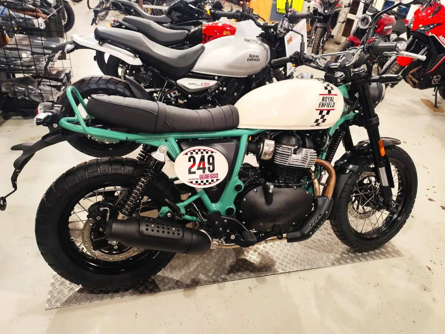 Royal Enfield Bear 650 Two Four Nine 2025 Sofort lieferbar ! - 2