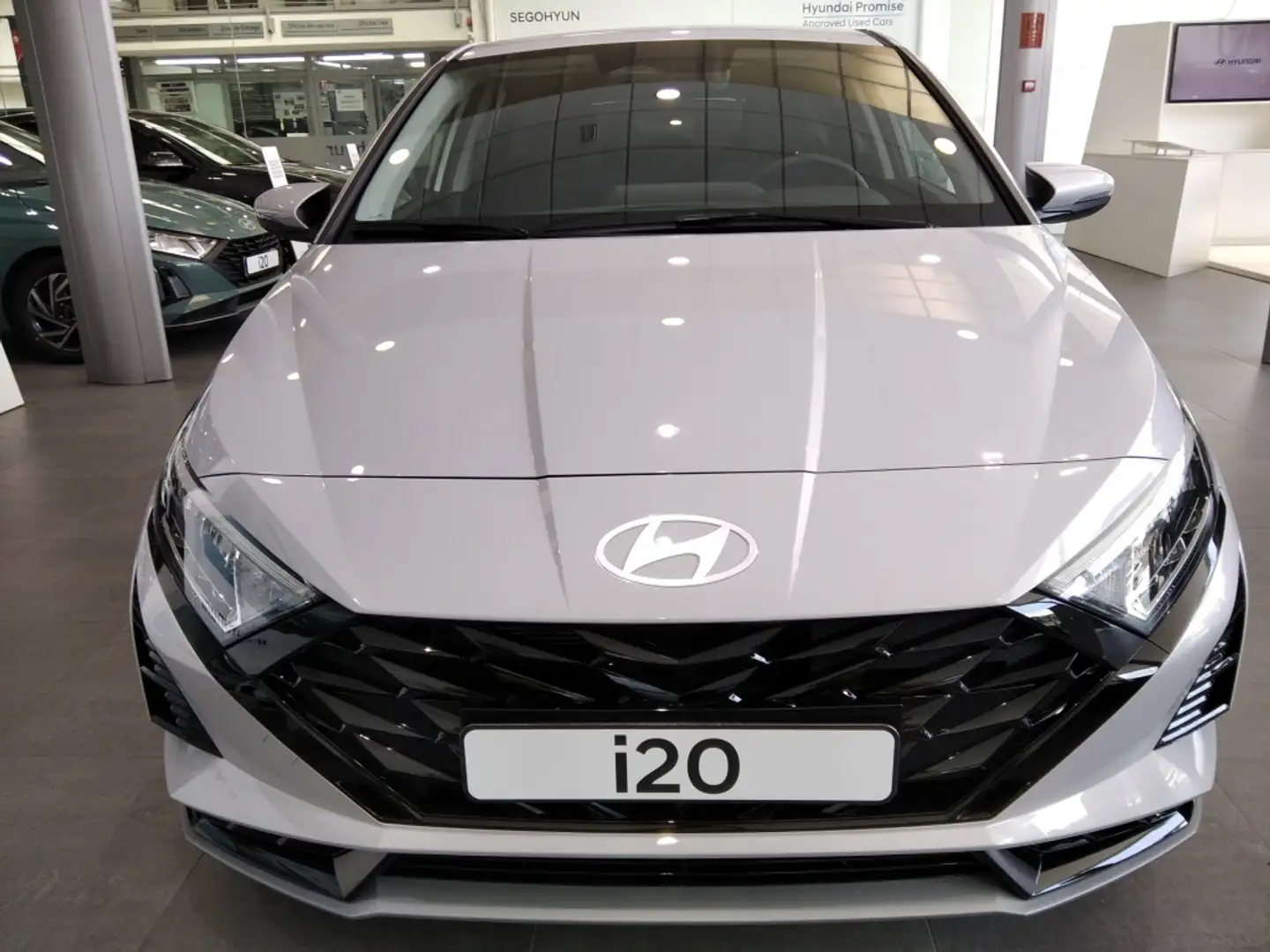 Hyundai i20 1.0 TGDI Klass 100 Gris - 2