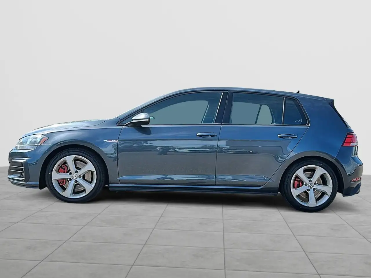 Volkswagen Golf GTI снимка Volkswagen Golf GTI