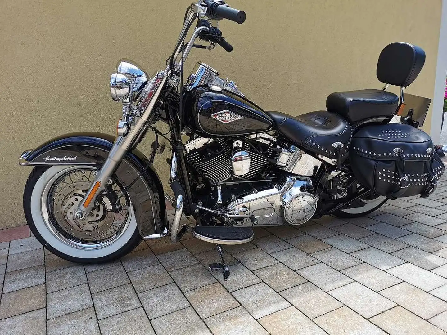 Harley-Davidson Heritage Softail Classic FLSTC 103 Чорний - 2