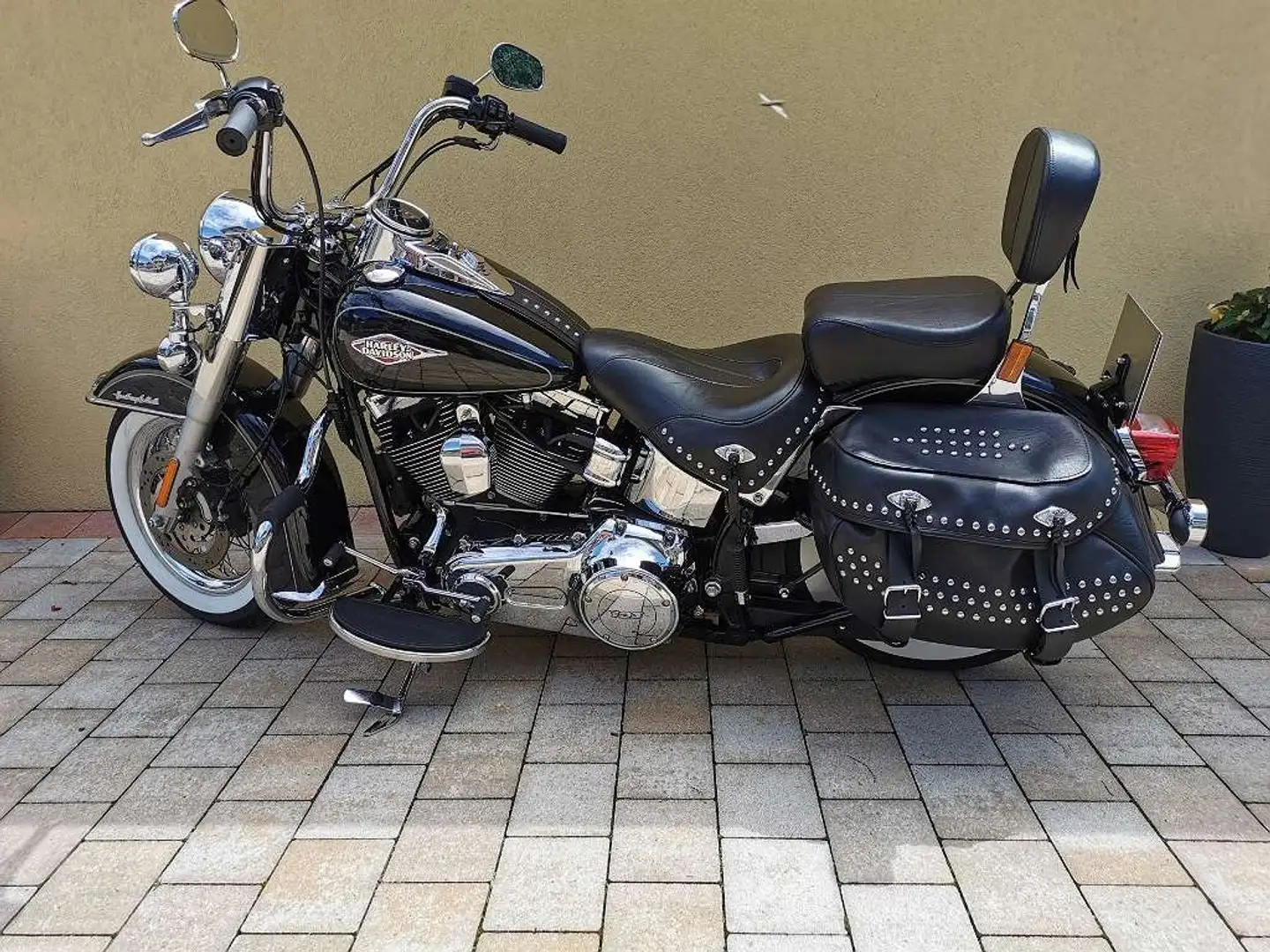 Harley-Davidson Heritage Softail Classic FLSTC 103 Чорний - 1