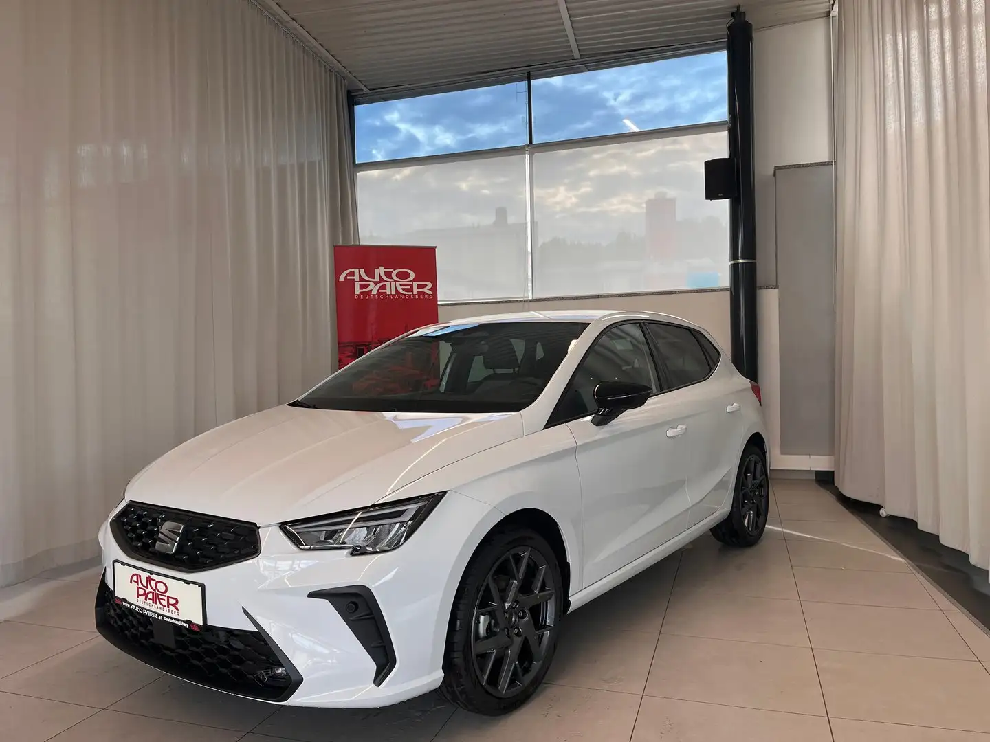 SEAT Ibiza FR 1.0 TSI DSG 115PS Weiß - 1