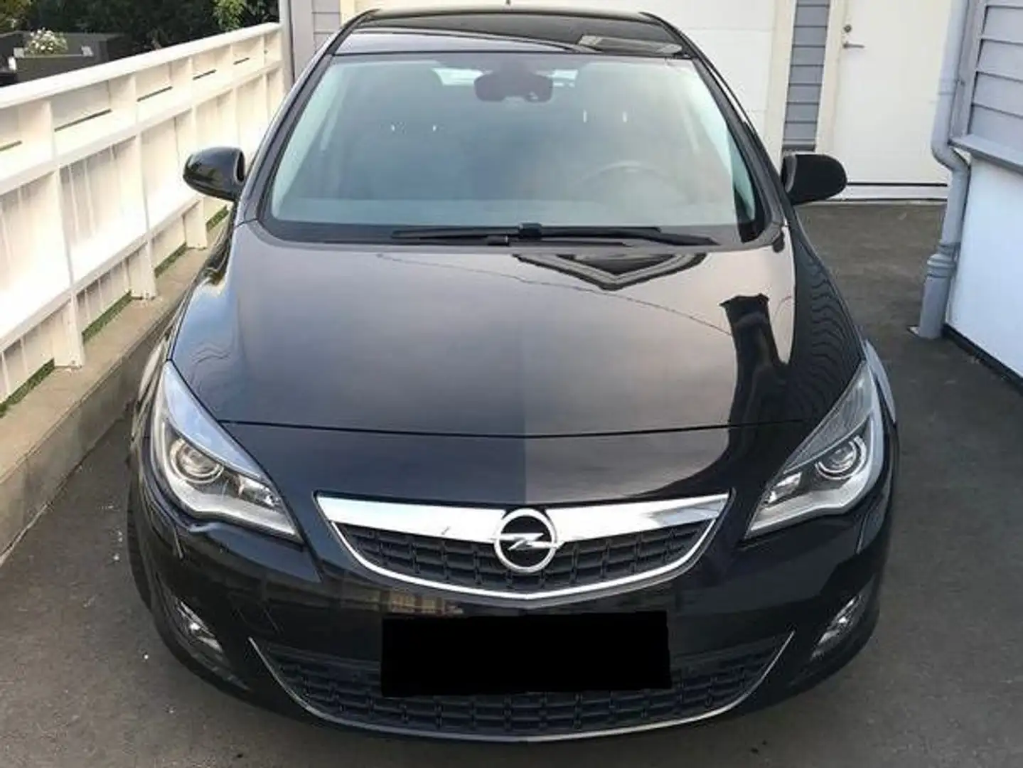 Opel Astra Zwart - 1