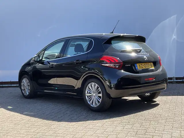 Peugeot 208 view 2