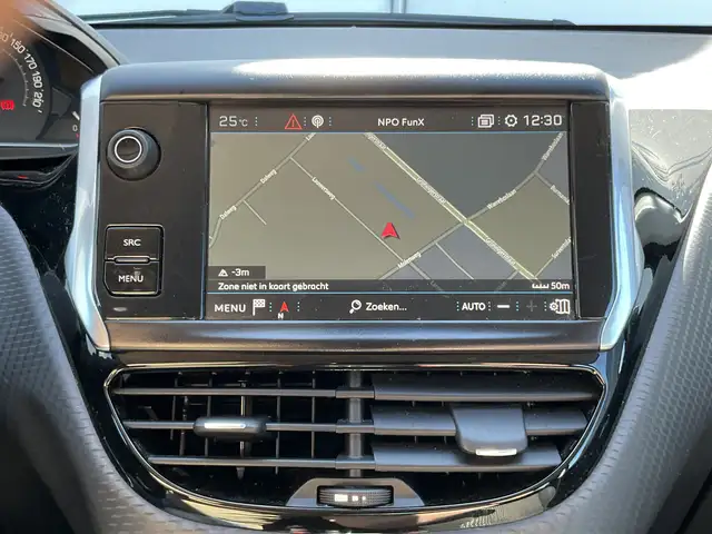Peugeot 208 view 5