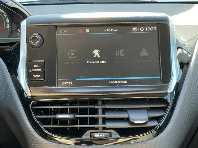 Peugeot 208 view 4