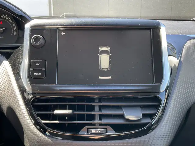 Peugeot 208 view 9