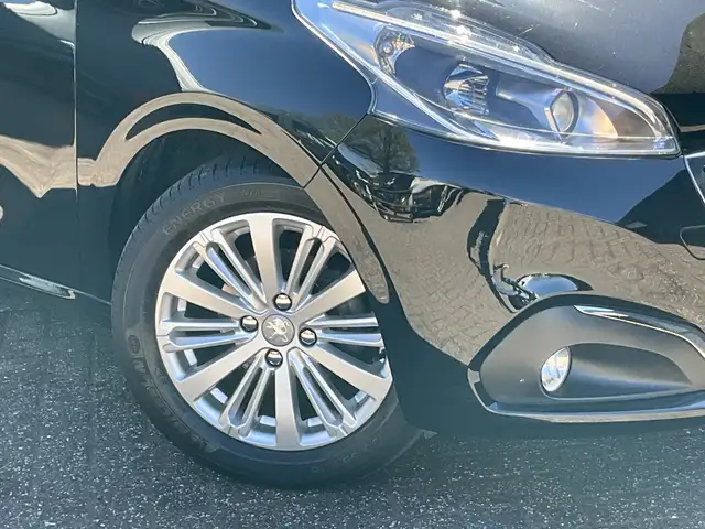 Peugeot 208 view 10
