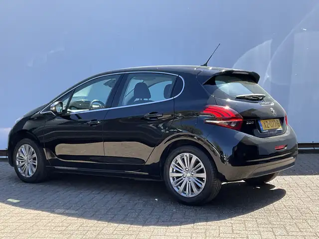 Peugeot 208 view 12