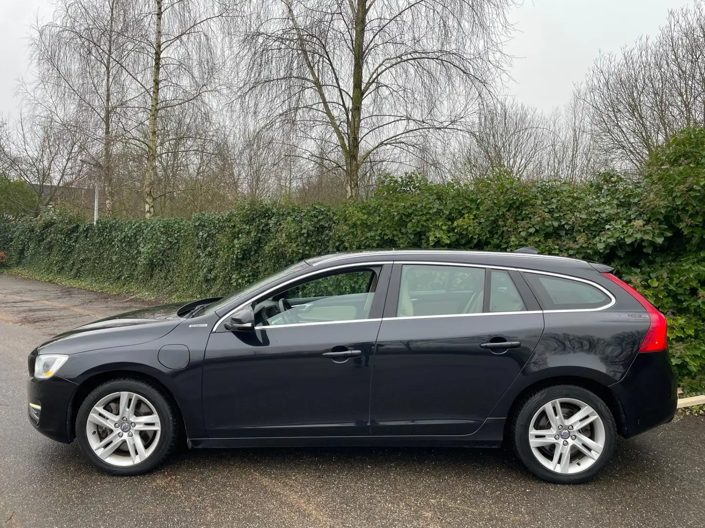 Volvo V60 2.4 D6 AWD Plug-In Hybrid Summum 2013 Noir - 2