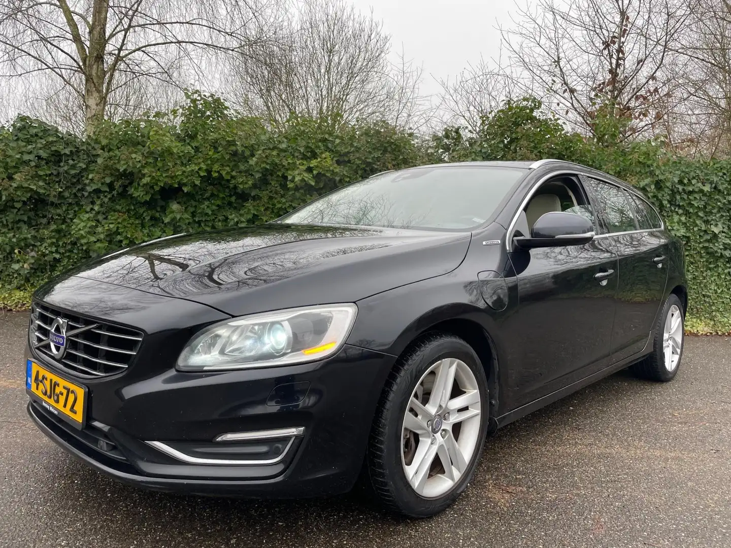 Volvo V60 2.4 D6 AWD Plug-In Hybrid Summum 2013 Noir - 1