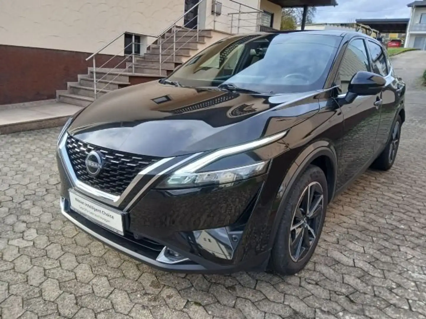 Nissan Qashqai 1.3 DIG-T Tekna AHK Navi+360°Kamera Schwarz - 2