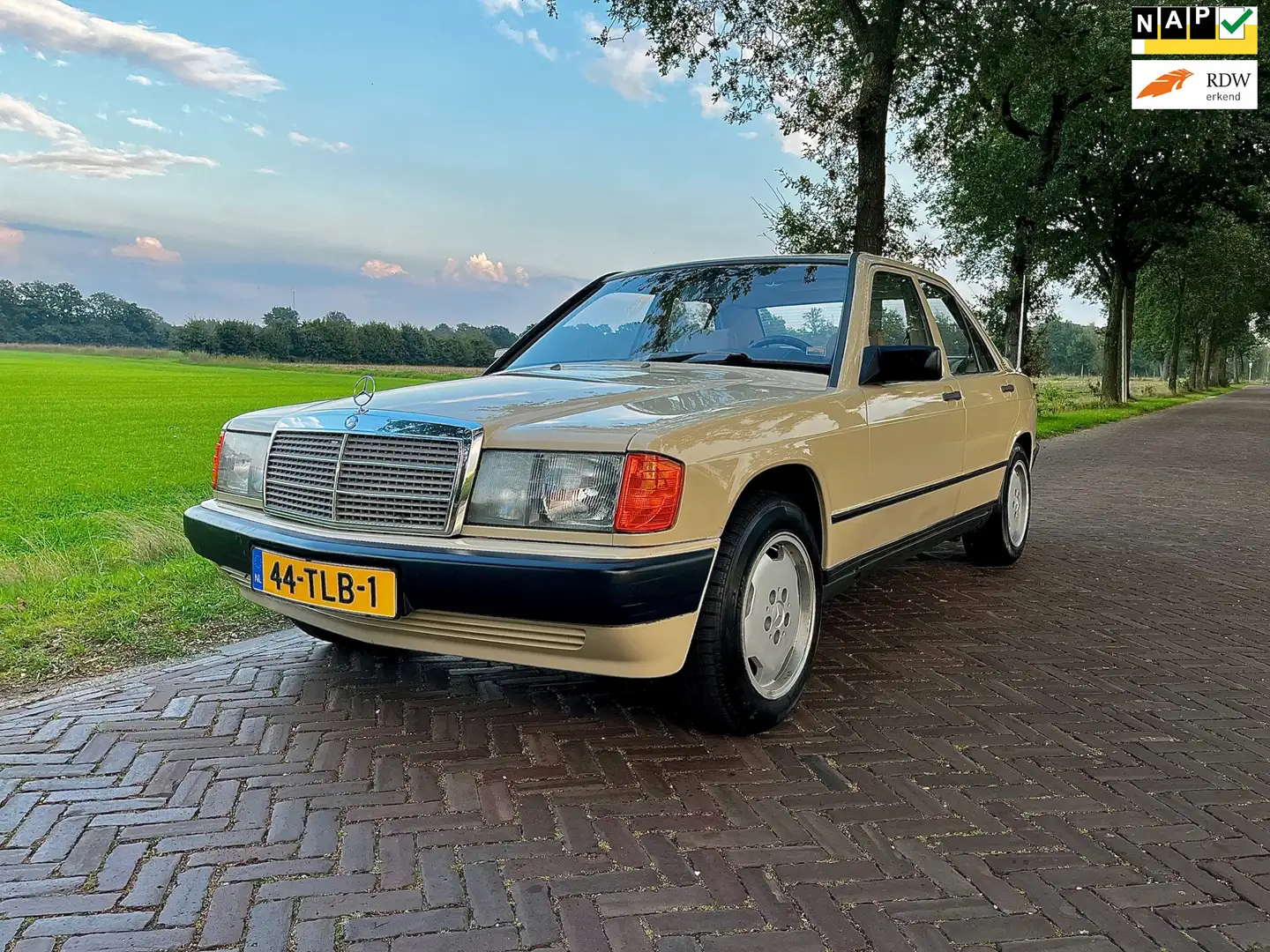 Mercedes-Benz 190 2.0 Automaat Schuifdak Trekhaak Beige - 1