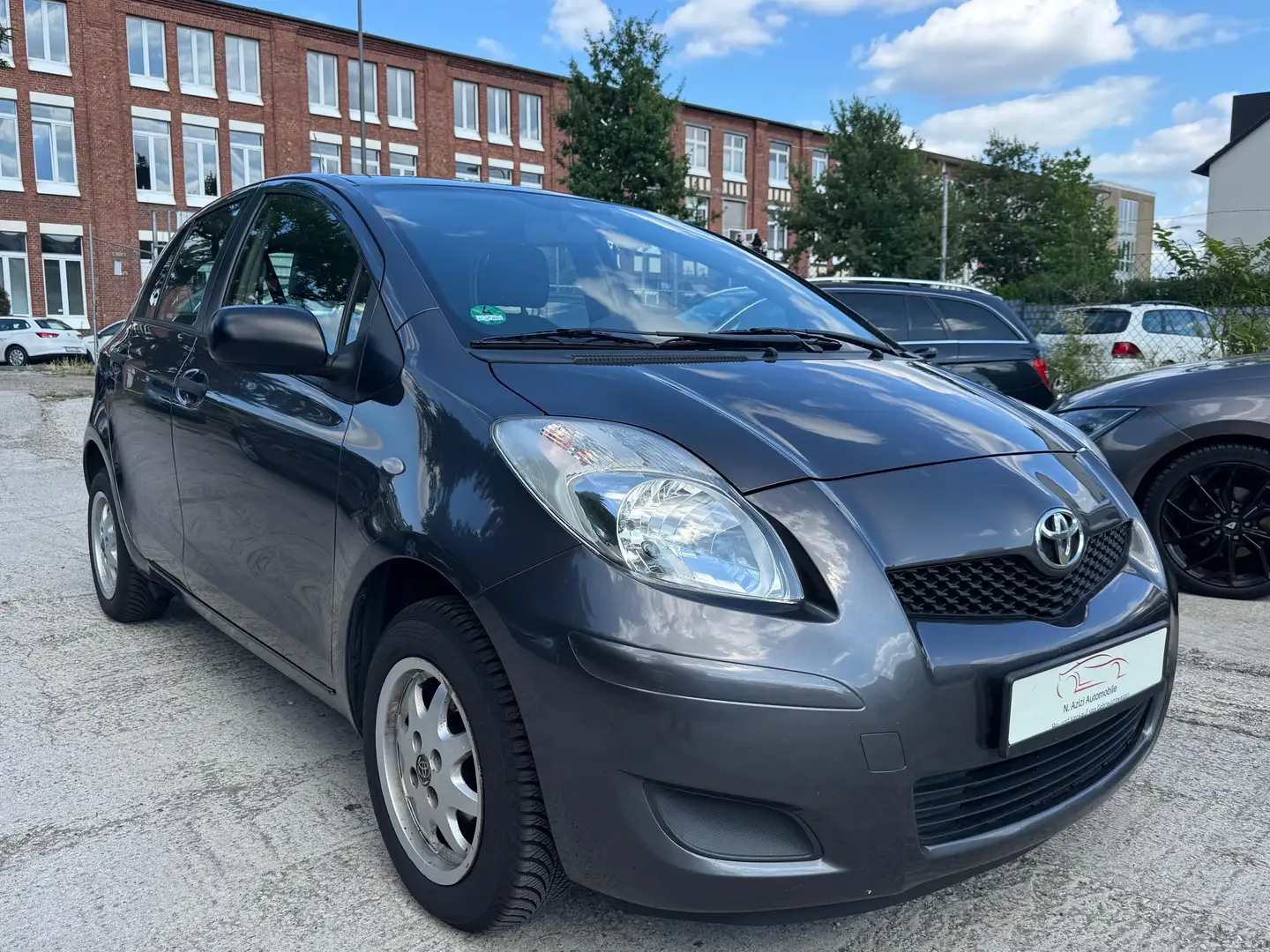 Toyota Yaris 1.0 VVT-i Basis*Klima*LMF* Grau - 2