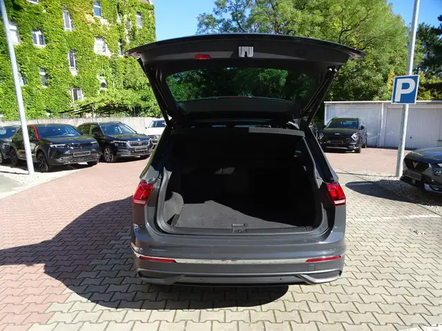 Volkswagen Tiguan view 6