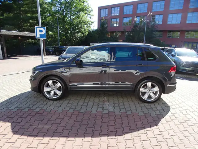 Volkswagen Tiguan view 3