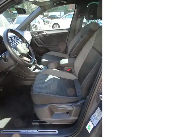 Volkswagen Tiguan view 12