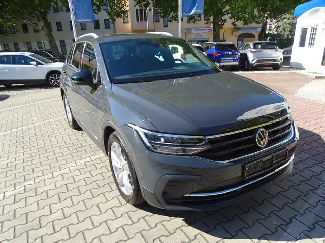 Volkswagen Tiguan view 8