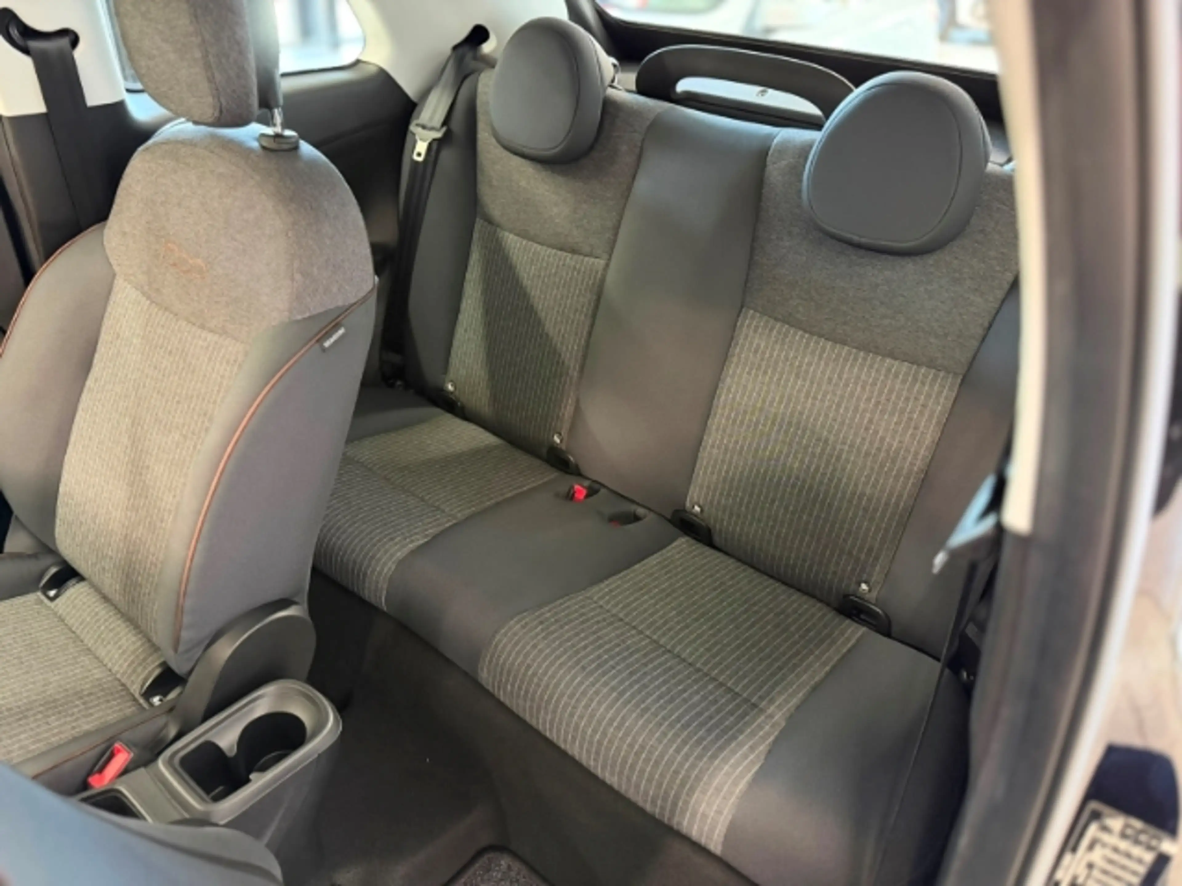 Fiat 500e Icon Faltdach Navi Digitales Cockpit DAB — photo 9
