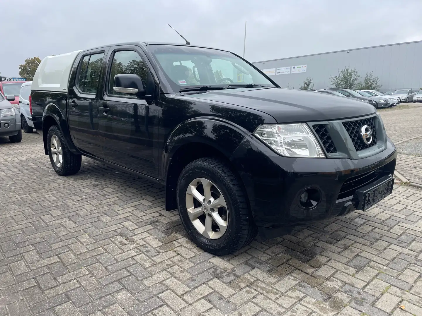Nissan Navara Double Cab XE 4x4 LB Shz Schwarz - 2
