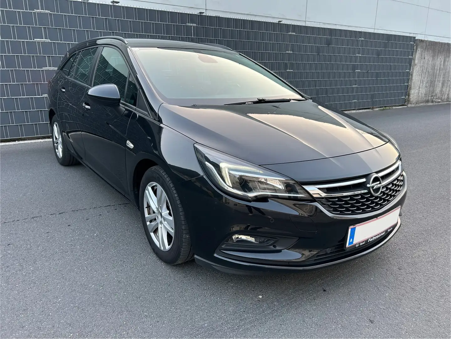 Opel Astra Opel Astra K Sports Tourer 1.0 Turbo Kombi / Famil Schwarz - 1