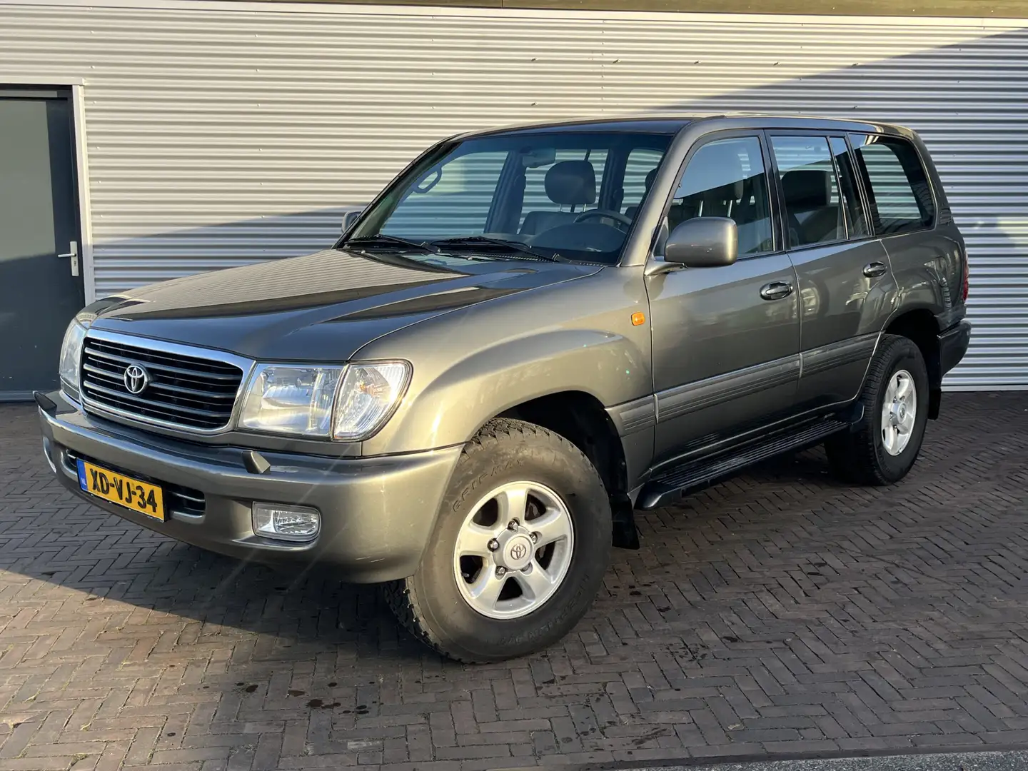 Toyota Land Cruiser Cruiser100 4.7i V8 Executive | Benzine Grijs - 1