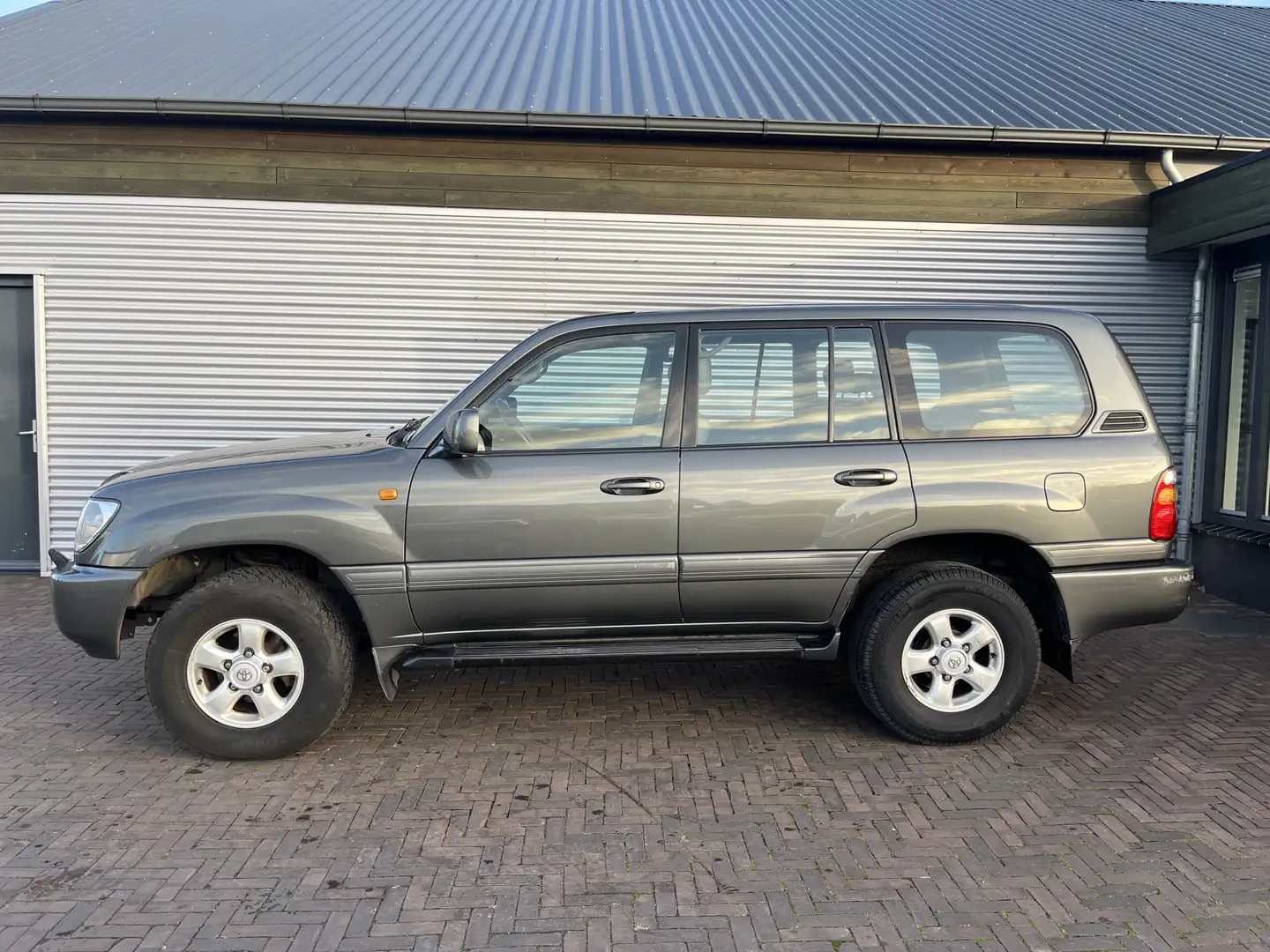 Toyota Land Cruiser Cruiser100 4.7i V8 Executive | Benzine Grijs - 2
