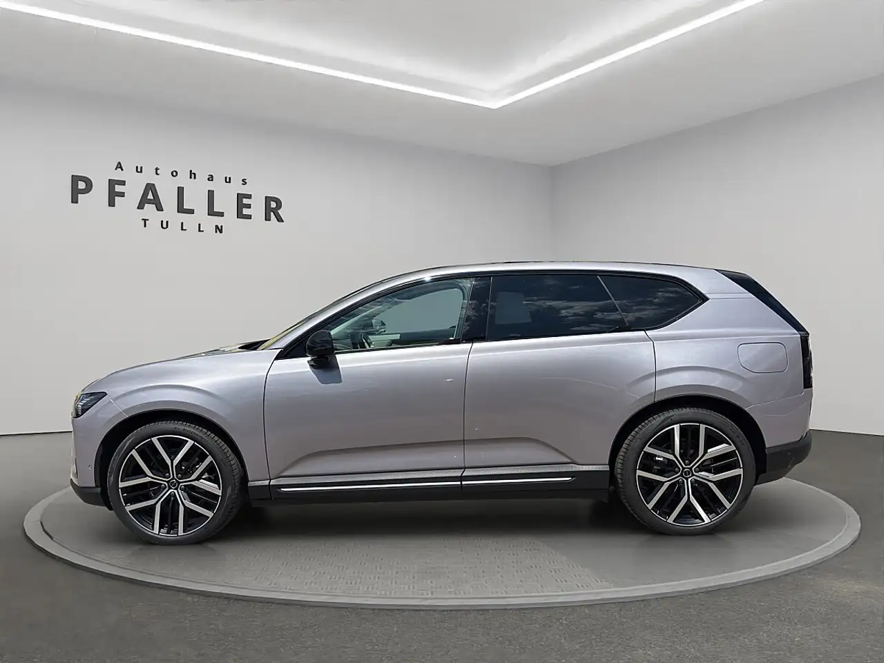 Volvo EX60 2026