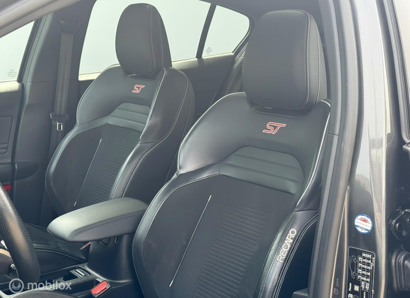 Ford Focus 2.3 EcoBoost ST-3 PANO|B&O|KEYLESS|CAMERA|280PK| — photo 12