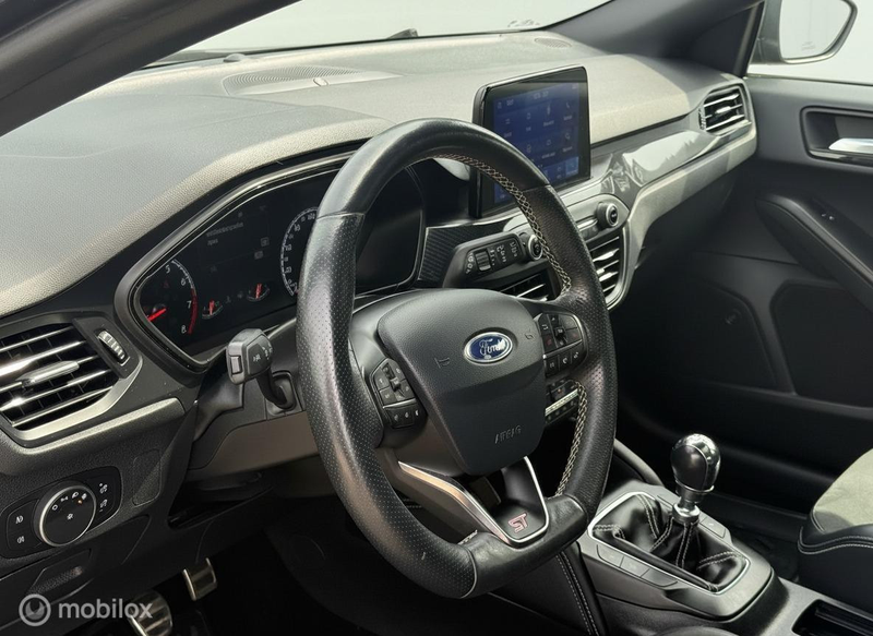 Ford Focus 2.3 EcoBoost ST-3 PANO|B&O|KEYLESS|CAMERA|280PK| — photo 11
