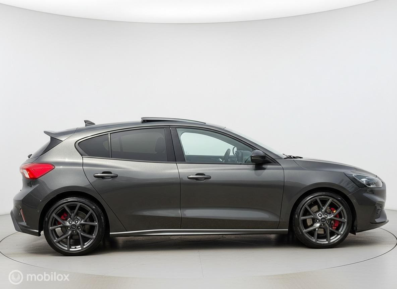 Ford Focus 2.3 EcoBoost ST-3 PANO|B&O|KEYLESS|CAMERA|280PK| — photo 9