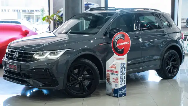 Volkswagen Tiguan 2.0 TDI 200 CV 2 X R LINE DSG 4MOTION SCR TETTO VIRTUAL CKT PACK LUCI XENO FULL OPTIONAL