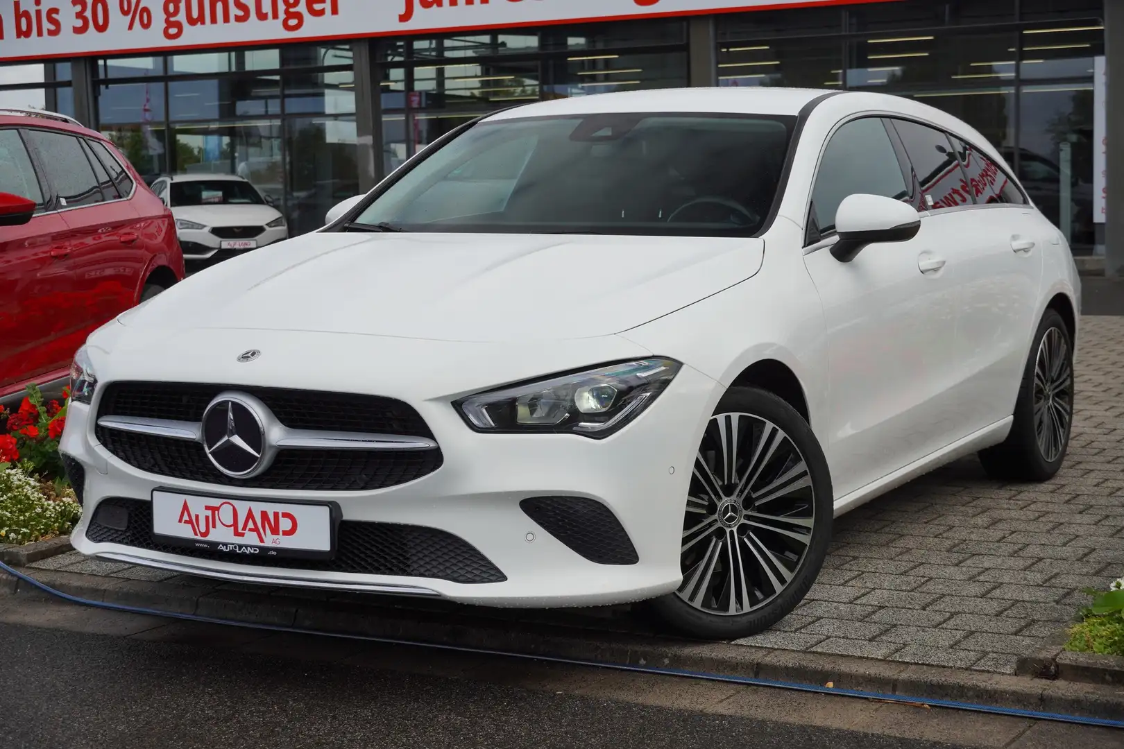 Mercedes-Benz CLA 200 CLA 200d Shooting Brake LED Navi DAB Sitzheizung P Weiß - 2
