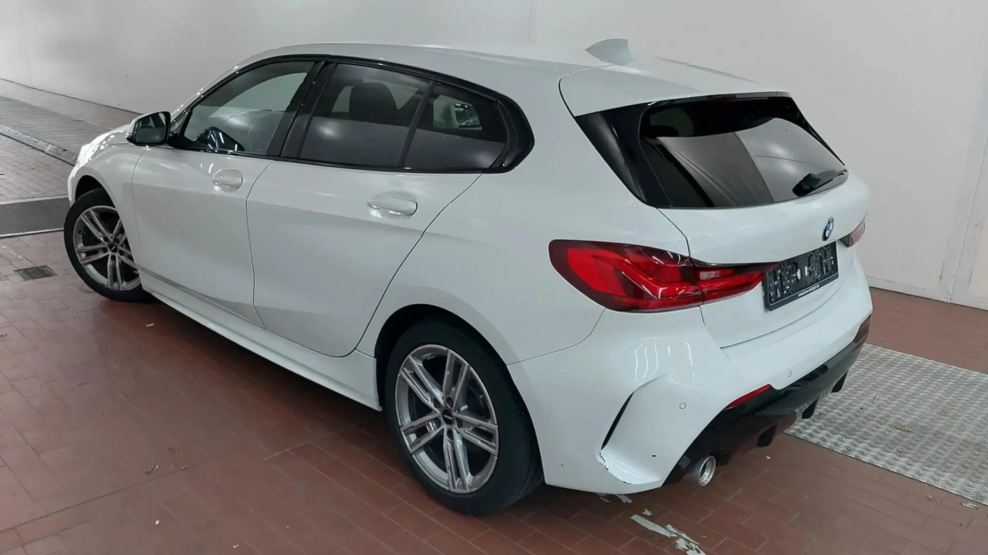 BMW 118 i M Sport LED/LEDER/SHZ/PDC/DIGITAL TACHO Blanco - 2