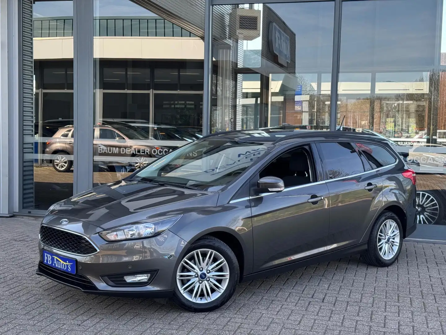 Ford Focus Wagon 1.0 EcoBoost Titanium Airco Navi Lmv Cruise Grijs - 1