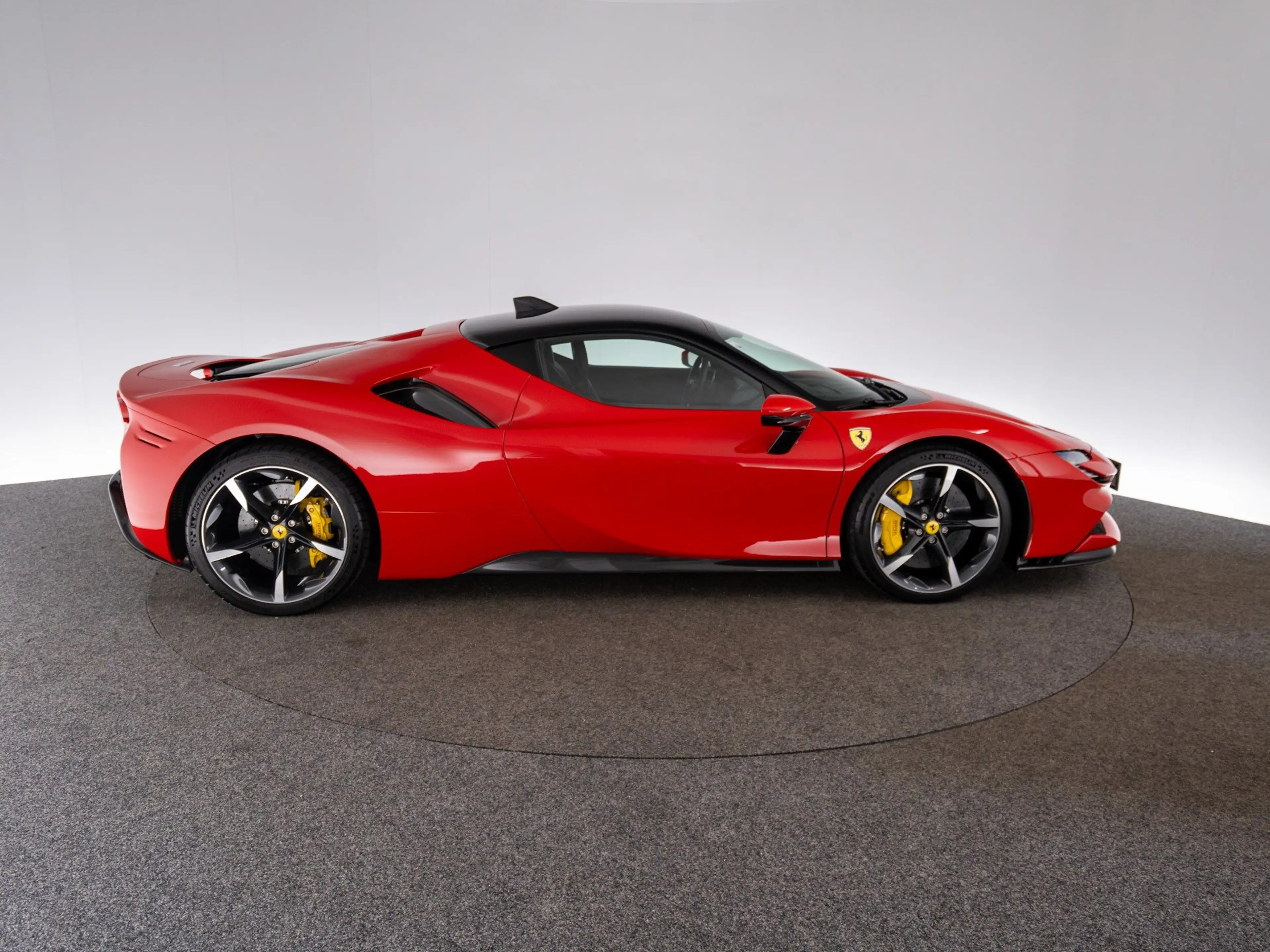 Ferrari SF90 Stradale FERRARI SINGEN — photo 7