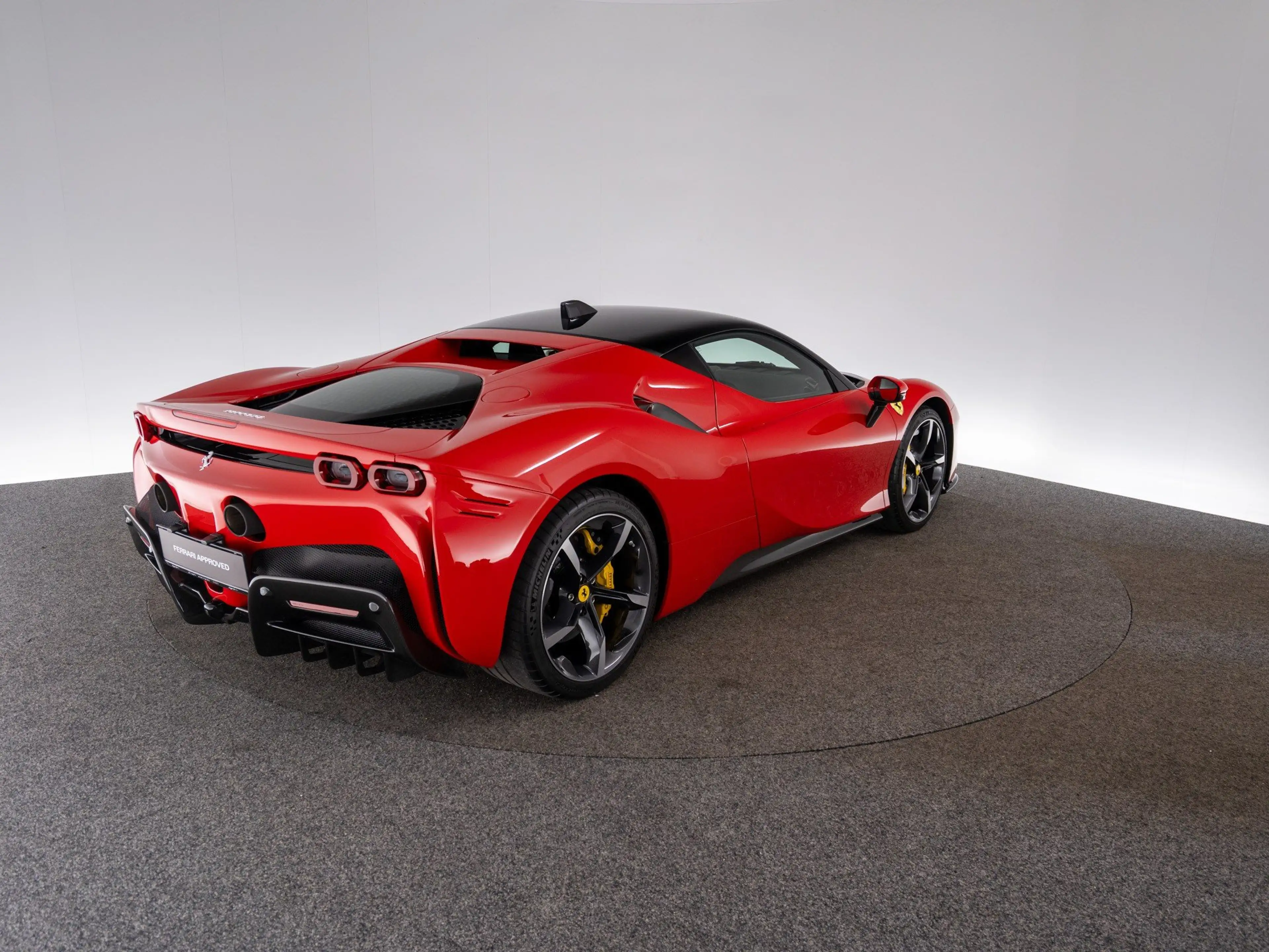 Ferrari SF90 Stradale FERRARI SINGEN — photo 6